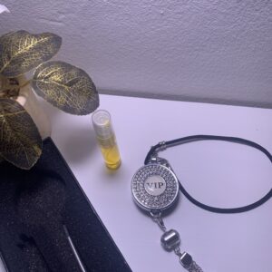 Carisma – معطر السيارة بشعار أنيق